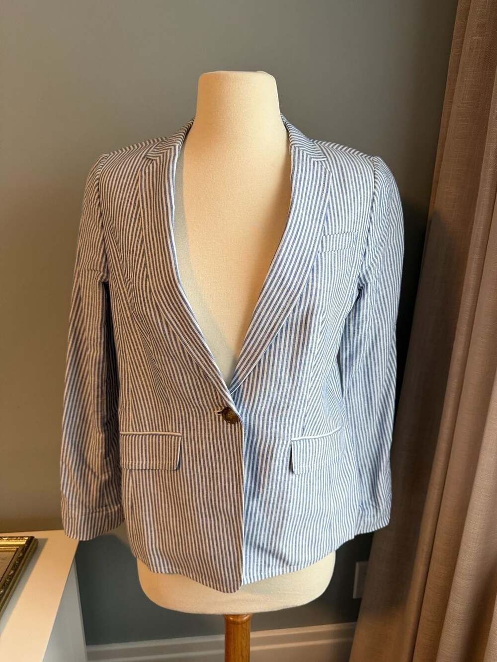 Talbots Blue and White Striped Linen-Blend Seersucker Blazer
